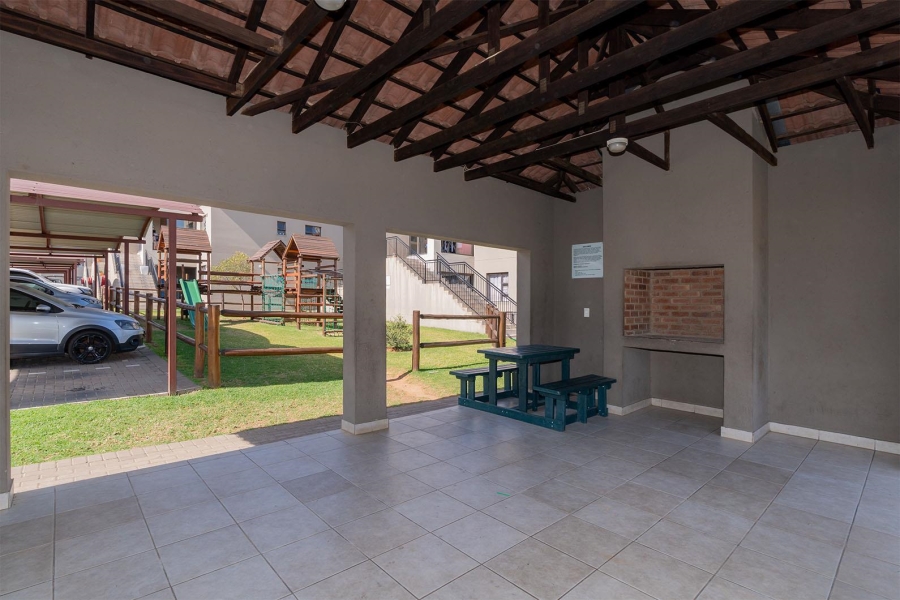 2 Bedroom Property for Sale in Goedeburg Gauteng