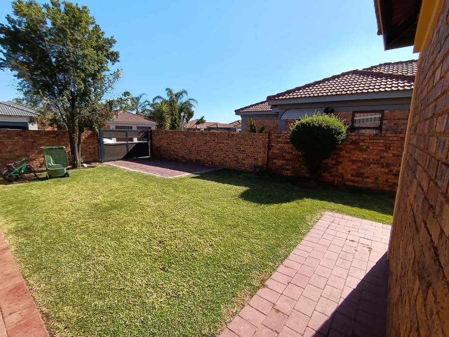 2 Bedroom Property for Sale in Albertsdal Gauteng