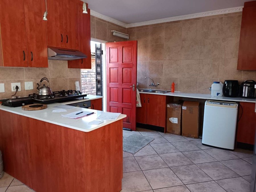 2 Bedroom Property for Sale in Albertsdal Gauteng