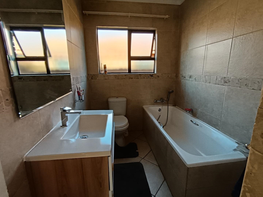 2 Bedroom Property for Sale in Albertsdal Gauteng