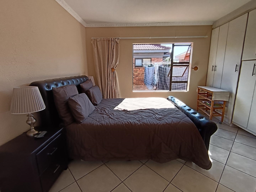 2 Bedroom Property for Sale in Albertsdal Gauteng