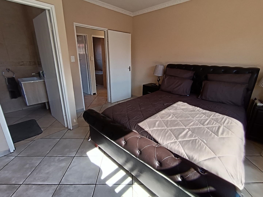 2 Bedroom Property for Sale in Albertsdal Gauteng