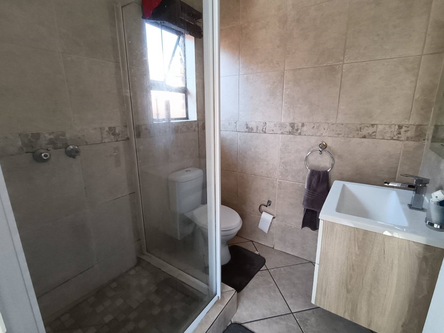 2 Bedroom Property for Sale in Albertsdal Gauteng