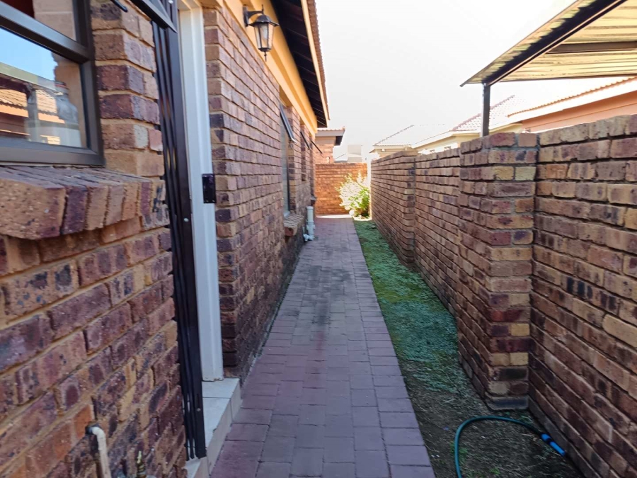 2 Bedroom Property for Sale in Albertsdal Gauteng