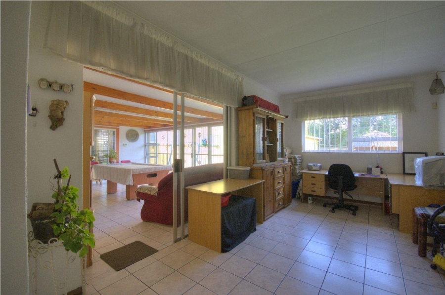 5 Bedroom Property for Sale in Brackenhurst Gauteng