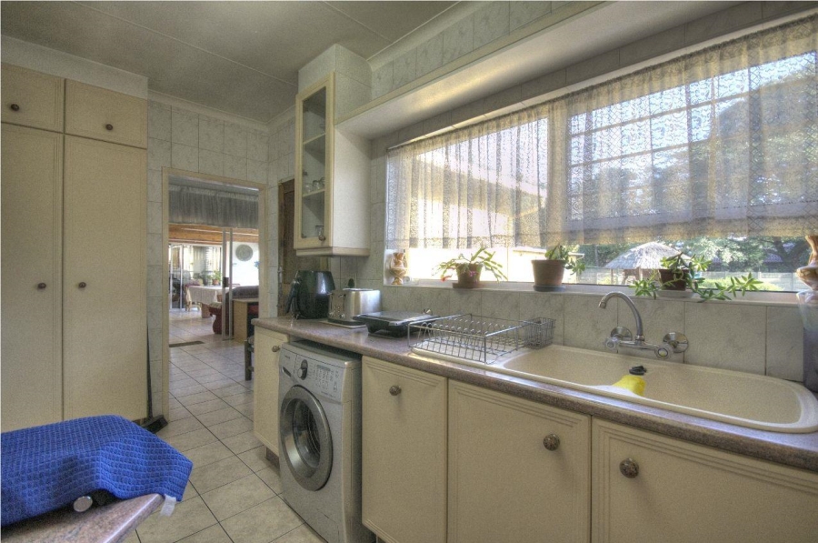 5 Bedroom Property for Sale in Brackenhurst Gauteng