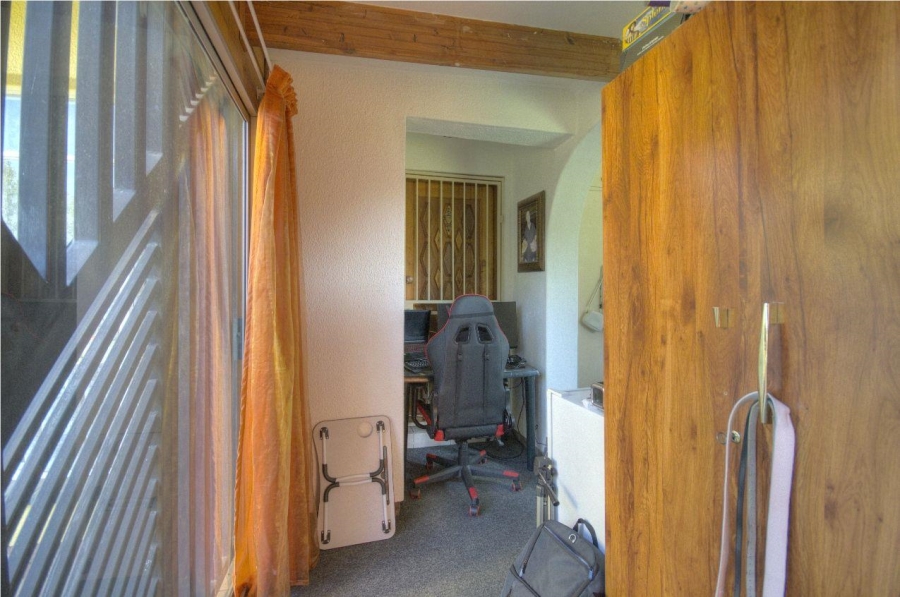 5 Bedroom Property for Sale in Brackenhurst Gauteng