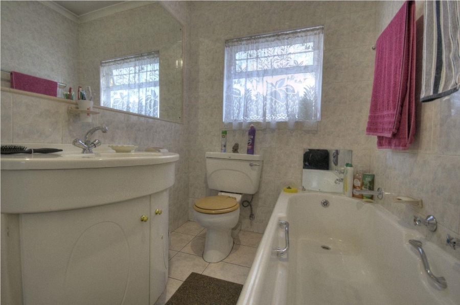 5 Bedroom Property for Sale in Brackenhurst Gauteng