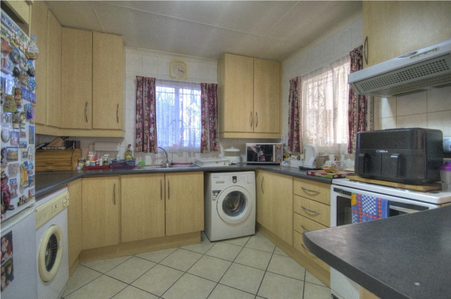 5 Bedroom Property for Sale in Brackenhurst Gauteng
