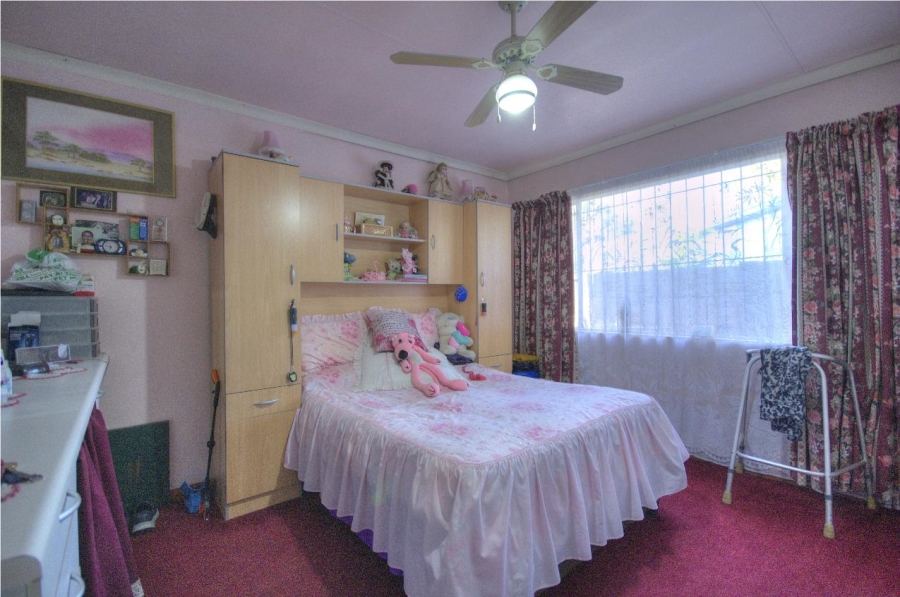 5 Bedroom Property for Sale in Brackenhurst Gauteng