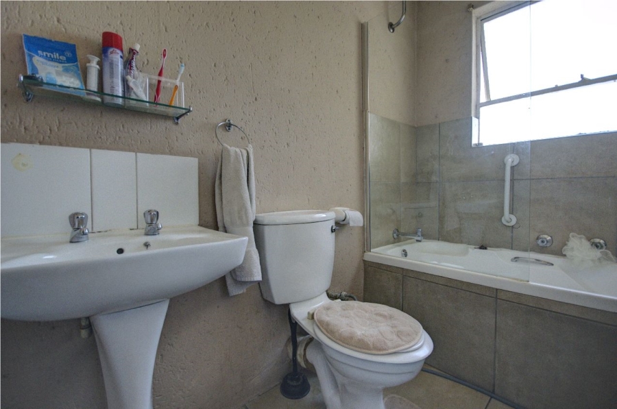 2 Bedroom Property for Sale in Brackendowns Gauteng