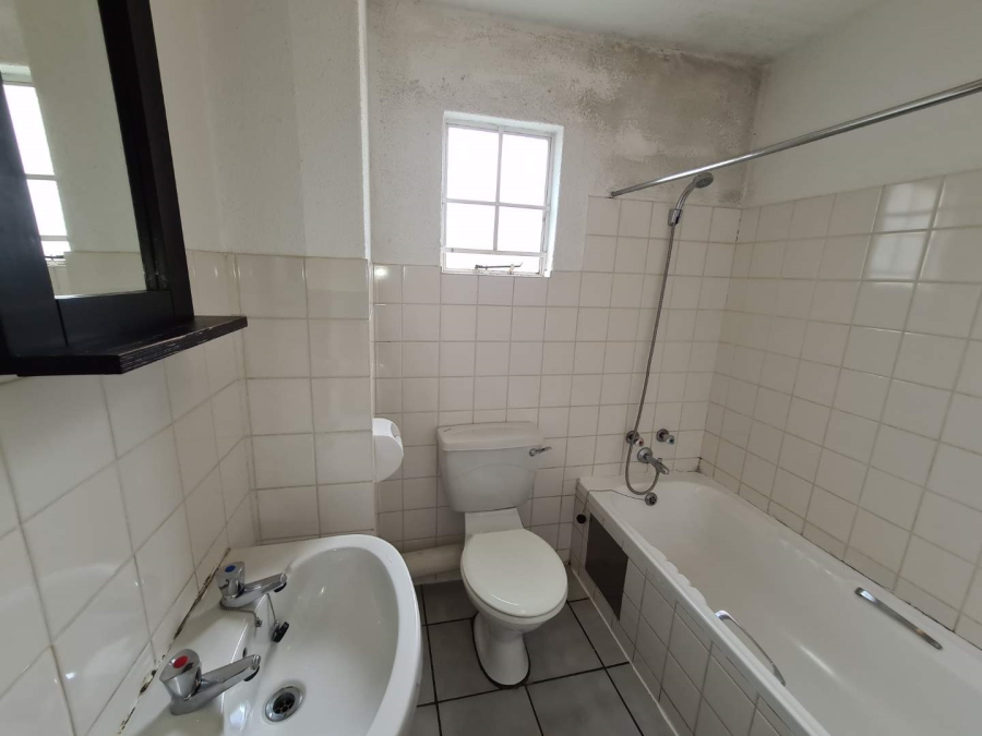 To Let 2 Bedroom Property for Rent in Groenkloof Gauteng