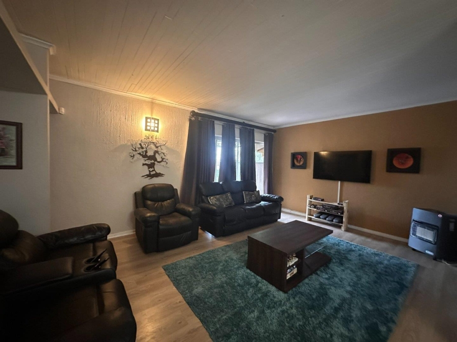 3 Bedroom Property for Sale in Wilro Park Gauteng