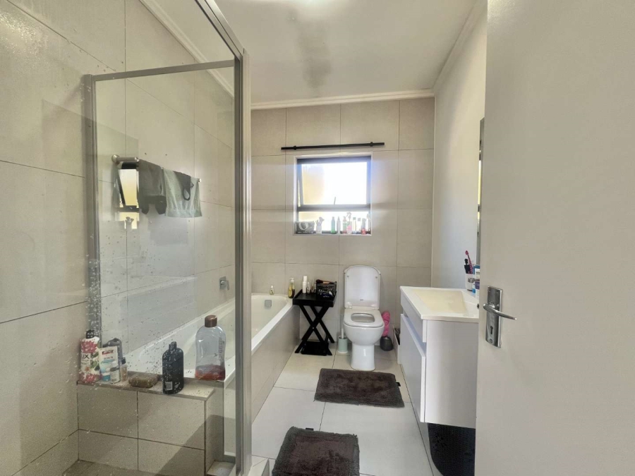 To Let 3 Bedroom Property for Rent in Fourways Gauteng