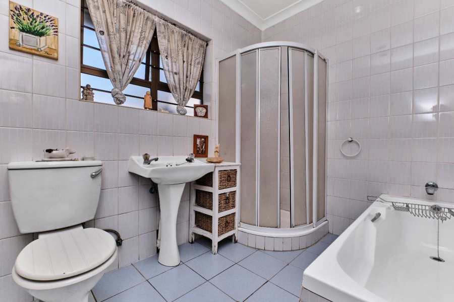 4 Bedroom Property for Sale in Robin Acres Gauteng