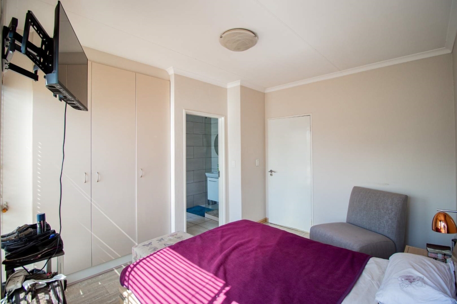 To Let 2 Bedroom Property for Rent in Magaliessig Gauteng