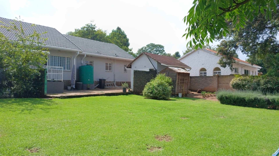 To Let 4 Bedroom Property for Rent in Constantia Kloof Gauteng