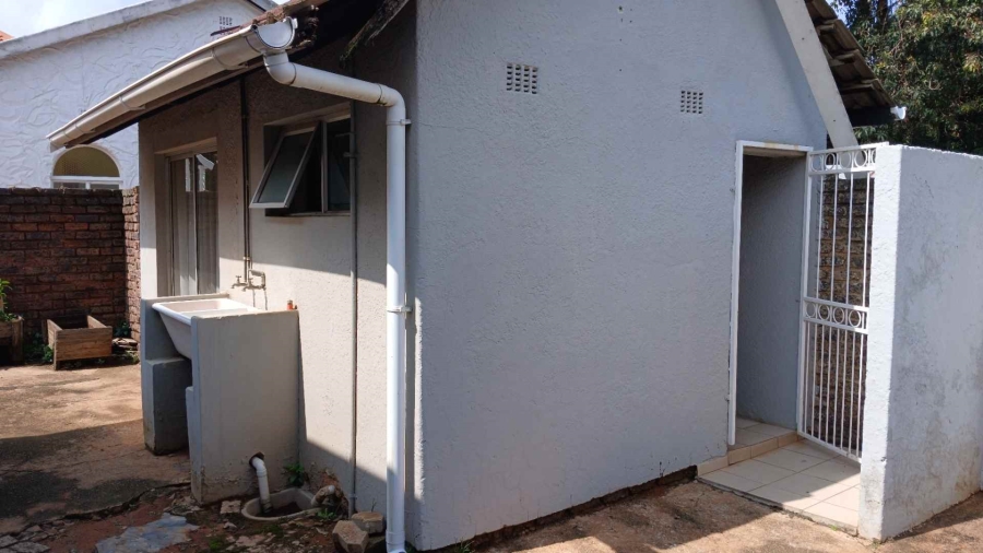 To Let 4 Bedroom Property for Rent in Constantia Kloof Gauteng