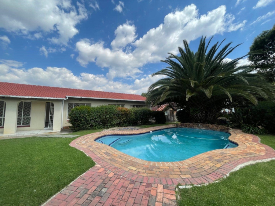 To Let 3 Bedroom Property for Rent in Croydon Gauteng