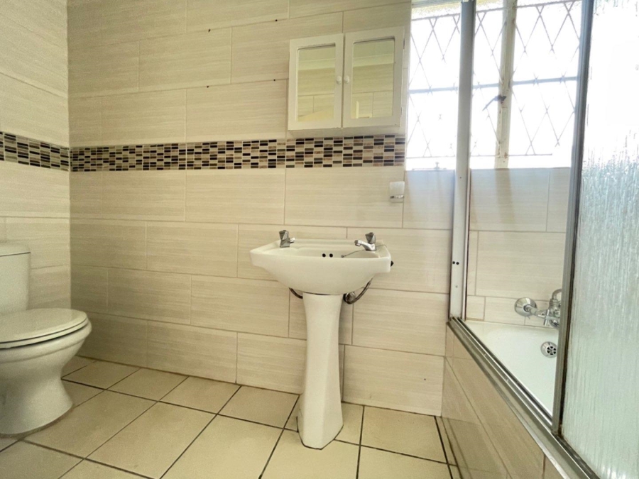 To Let 3 Bedroom Property for Rent in Croydon Gauteng