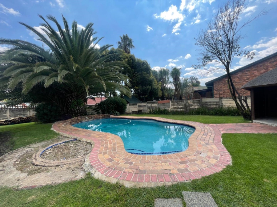 To Let 3 Bedroom Property for Rent in Croydon Gauteng