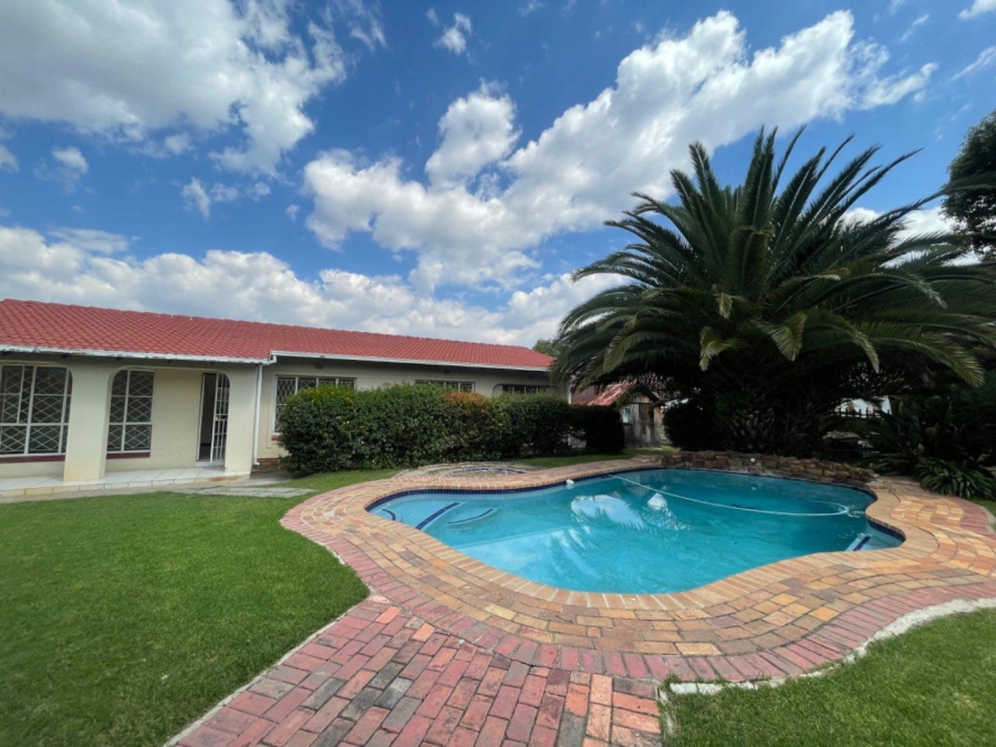 To Let 3 Bedroom Property for Rent in Croydon Gauteng