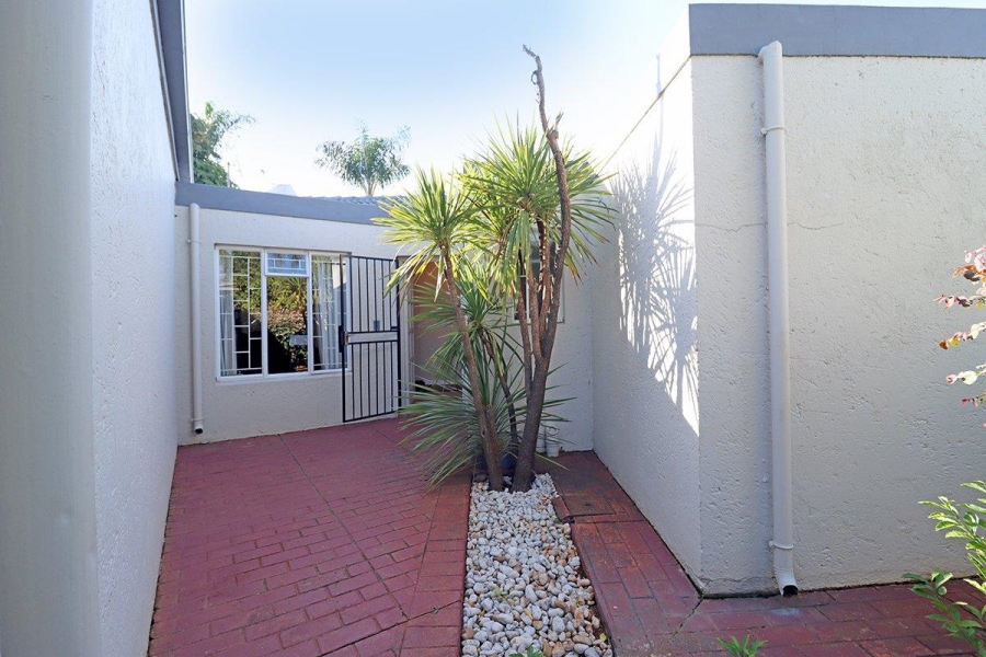 3 Bedroom Property for Sale in Faerie Glen Gauteng