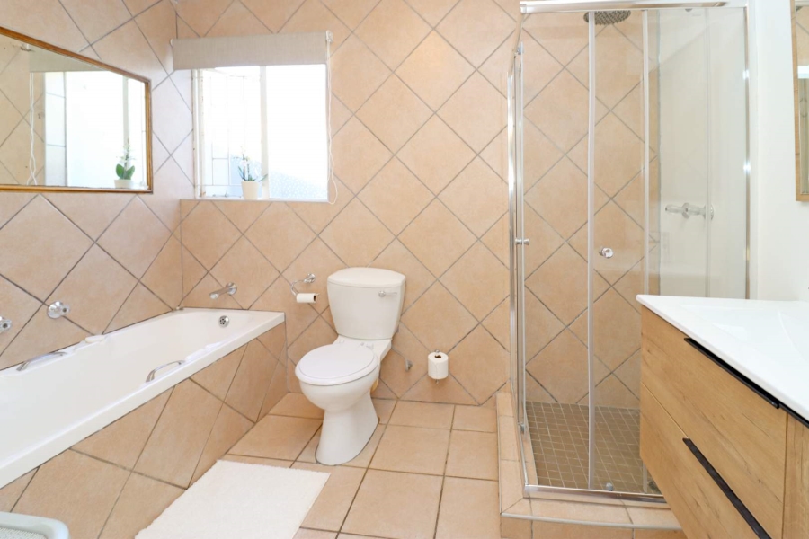 3 Bedroom Property for Sale in Faerie Glen Gauteng