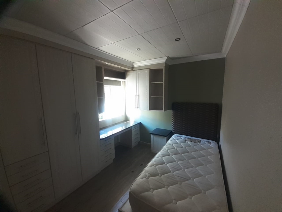 To Let 2 Bedroom Property for Rent in Groenkloof Gauteng