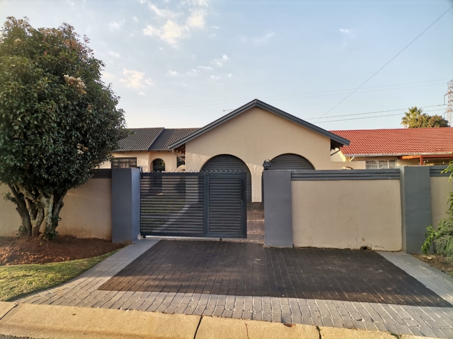 3 Bedroom Property for Sale in Witpoortjie Gauteng