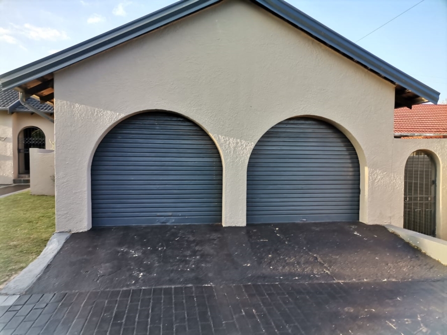 3 Bedroom Property for Sale in Witpoortjie Gauteng