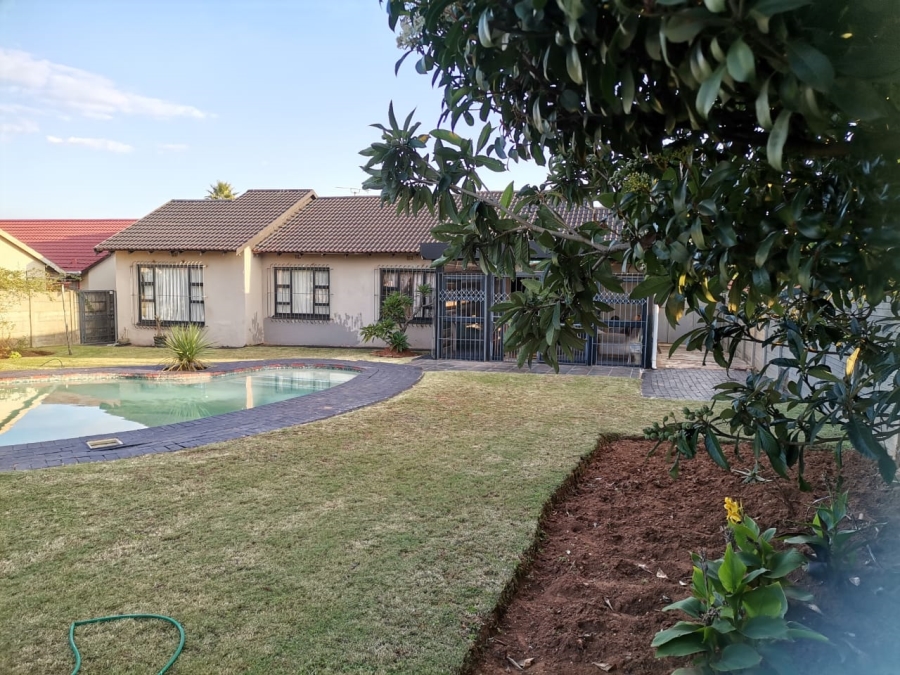 3 Bedroom Property for Sale in Witpoortjie Gauteng