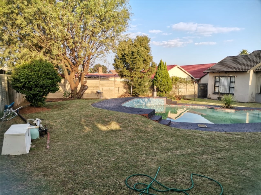 3 Bedroom Property for Sale in Witpoortjie Gauteng