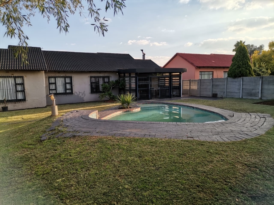 3 Bedroom Property for Sale in Witpoortjie Gauteng