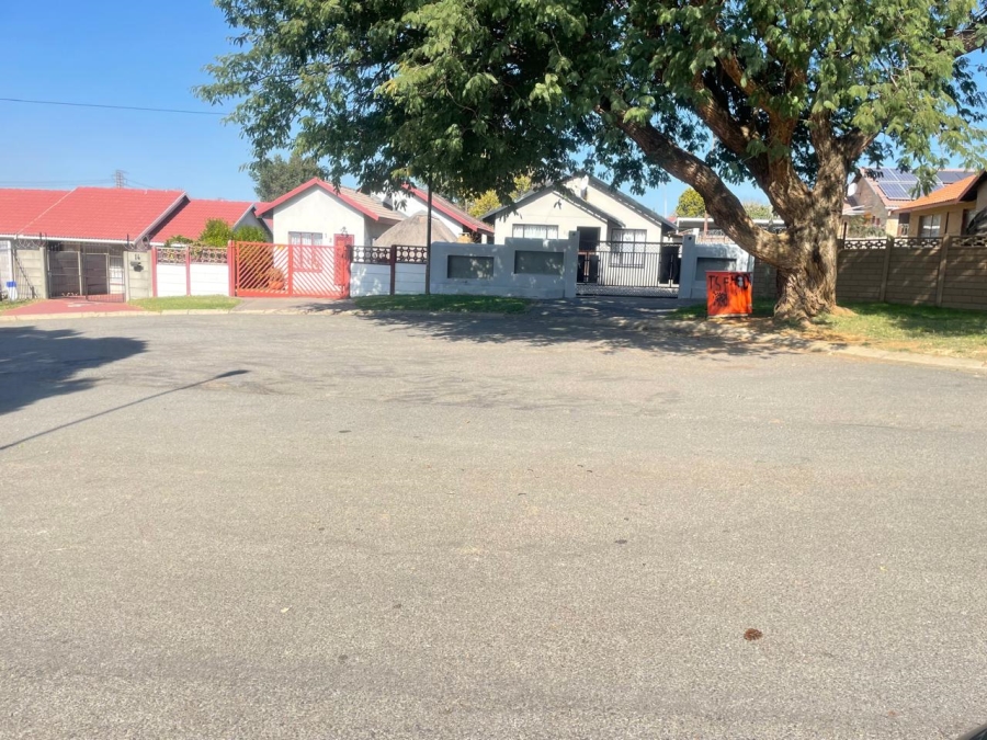 3 Bedroom Property for Sale in Tulisa Park Gauteng