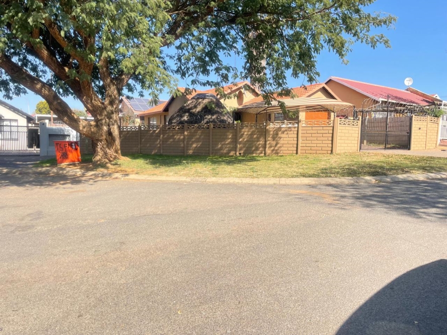 3 Bedroom Property for Sale in Tulisa Park Gauteng