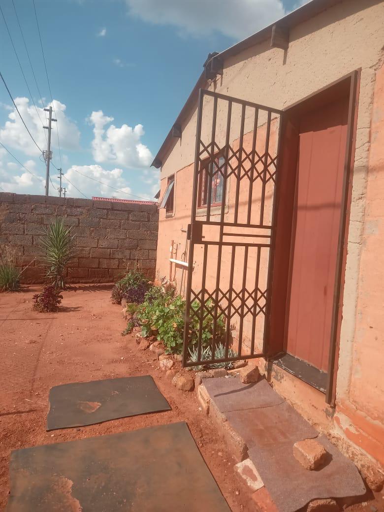 1 Bedroom Property for Sale in Bram Fischerville Gauteng