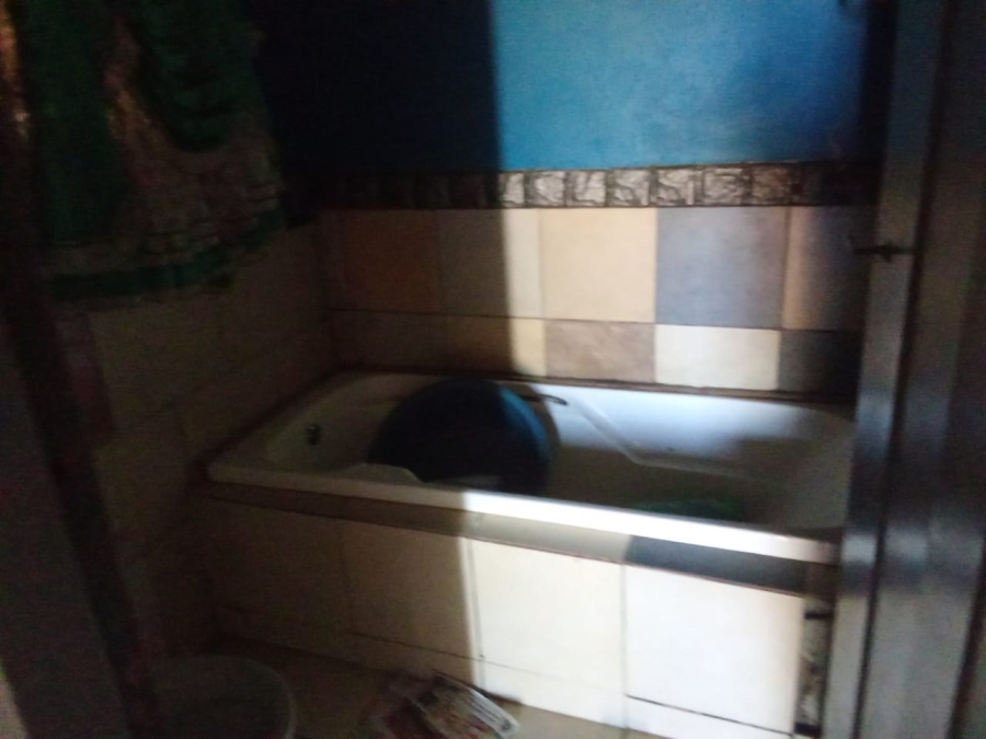 1 Bedroom Property for Sale in Bram Fischerville Gauteng