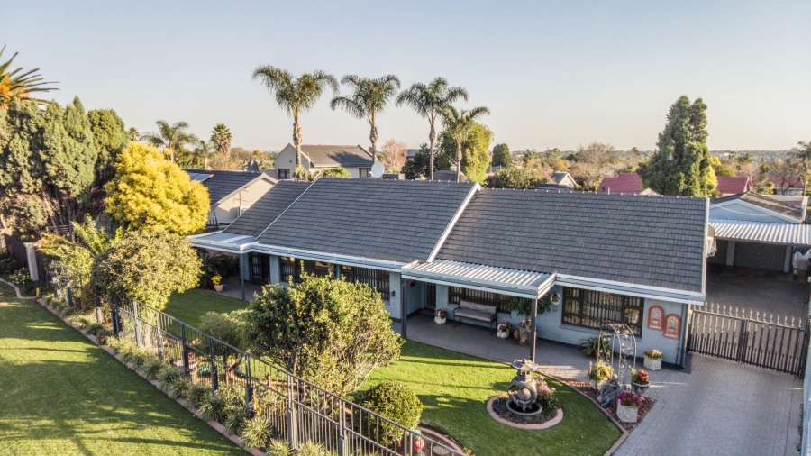 4 Bedroom Property for Sale in Farrarmere Gauteng