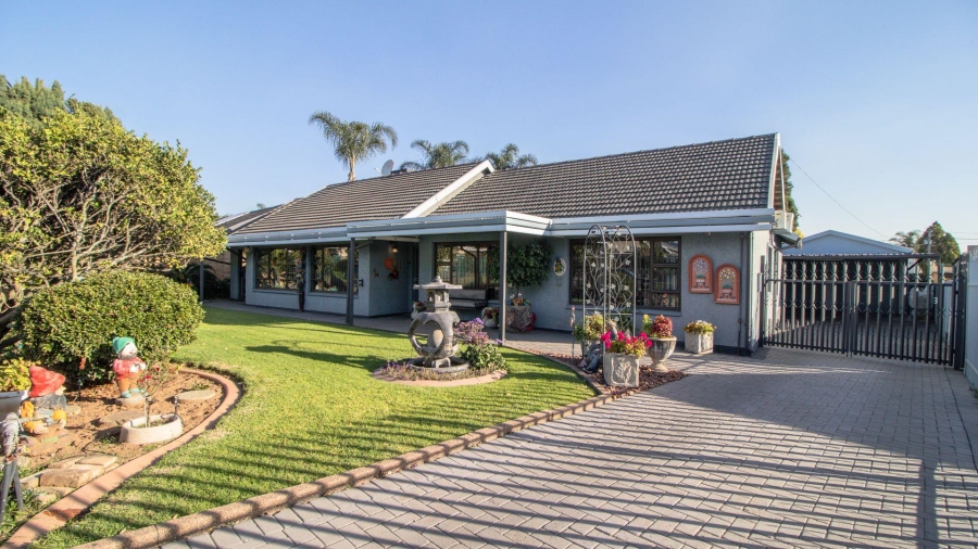 4 Bedroom Property for Sale in Farrarmere Gauteng