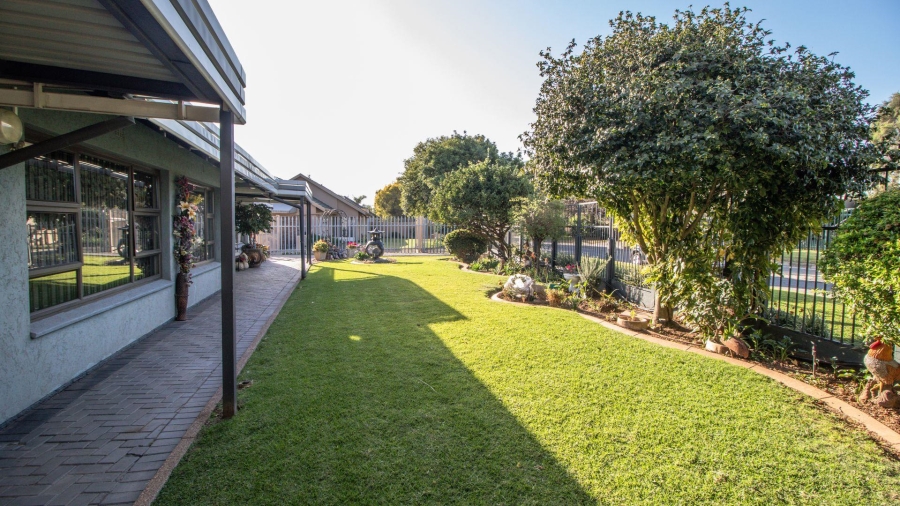 4 Bedroom Property for Sale in Farrarmere Gauteng