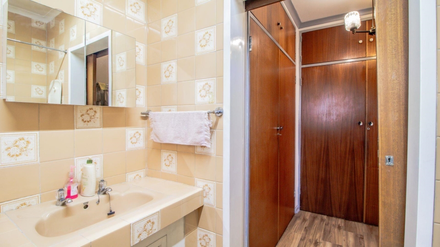 4 Bedroom Property for Sale in Farrarmere Gauteng