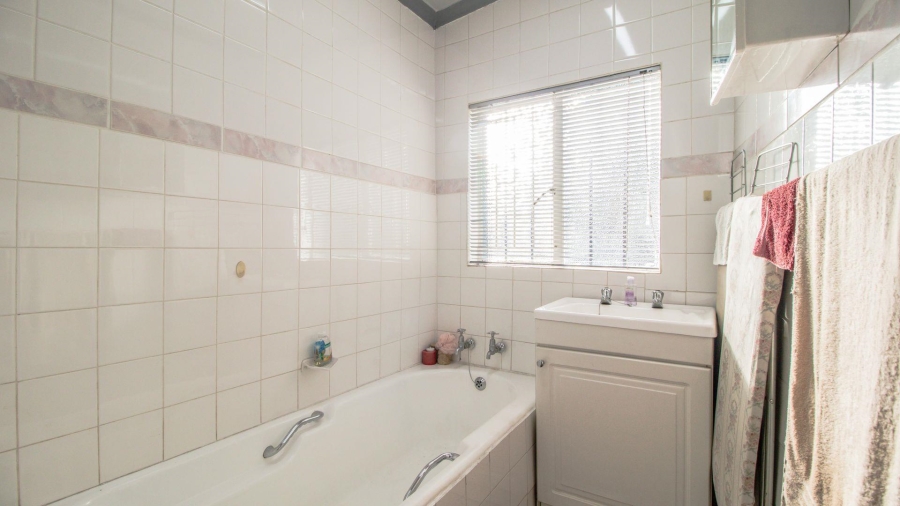 4 Bedroom Property for Sale in Farrarmere Gauteng