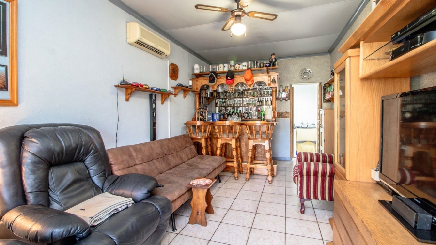 4 Bedroom Property for Sale in Farrarmere Gauteng