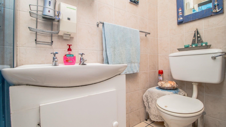 4 Bedroom Property for Sale in Farrarmere Gauteng