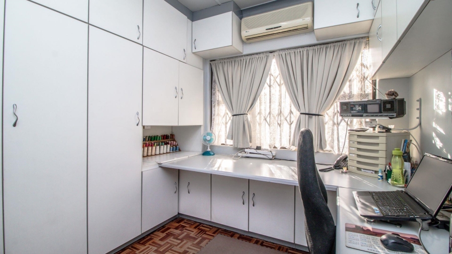 4 Bedroom Property for Sale in Farrarmere Gauteng