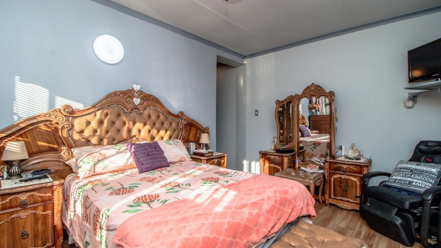4 Bedroom Property for Sale in Farrarmere Gauteng