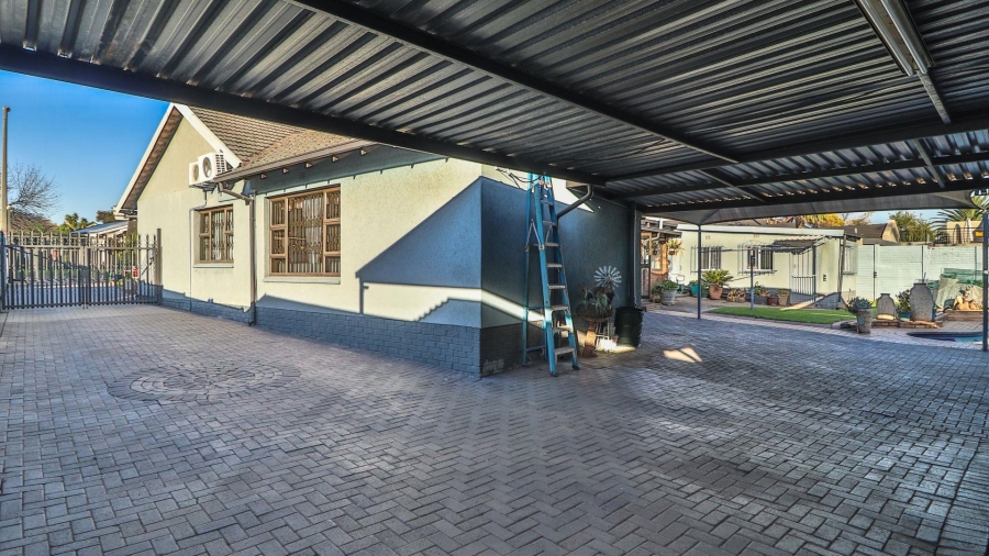 4 Bedroom Property for Sale in Farrarmere Gauteng