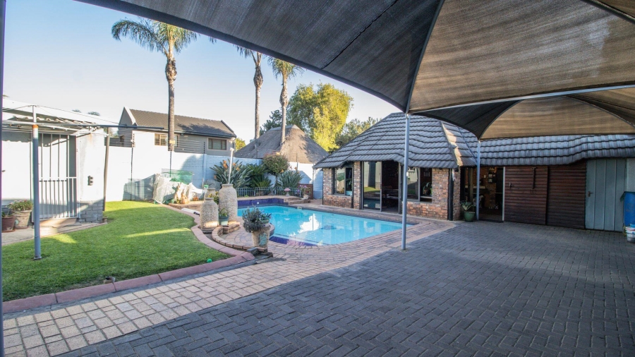 4 Bedroom Property for Sale in Farrarmere Gauteng