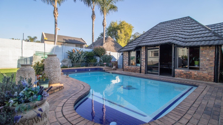 4 Bedroom Property for Sale in Farrarmere Gauteng